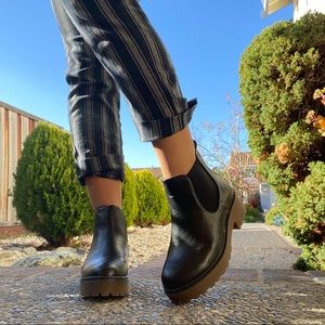 Gum Sole Black Booties